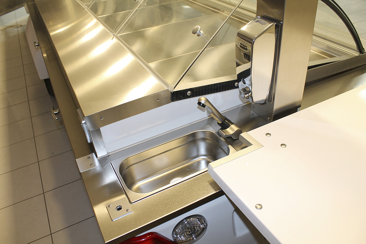 2-lavabo-inox système d'eau chaude remorque